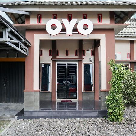 Oyo 2202 Delima Guest House Syariah Padang  Esterno foto