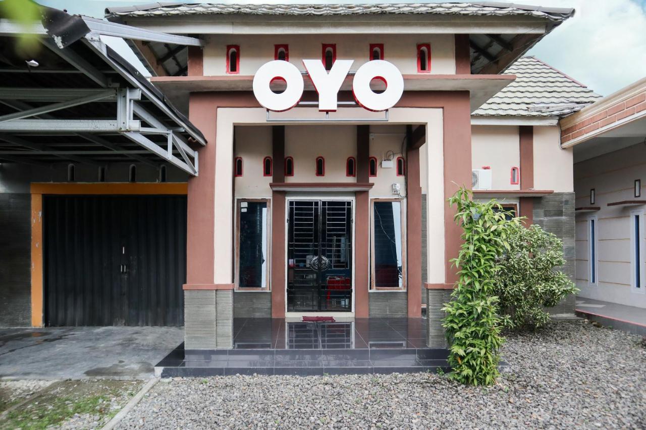 Oyo 2202 Delima Guest House Syariah Padang  Esterno foto
