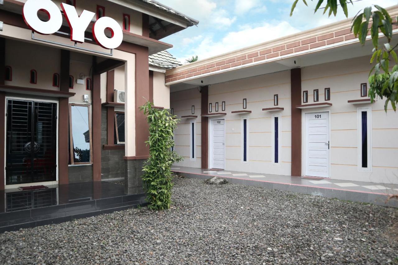 Oyo 2202 Delima Guest House Syariah Padang  Esterno foto