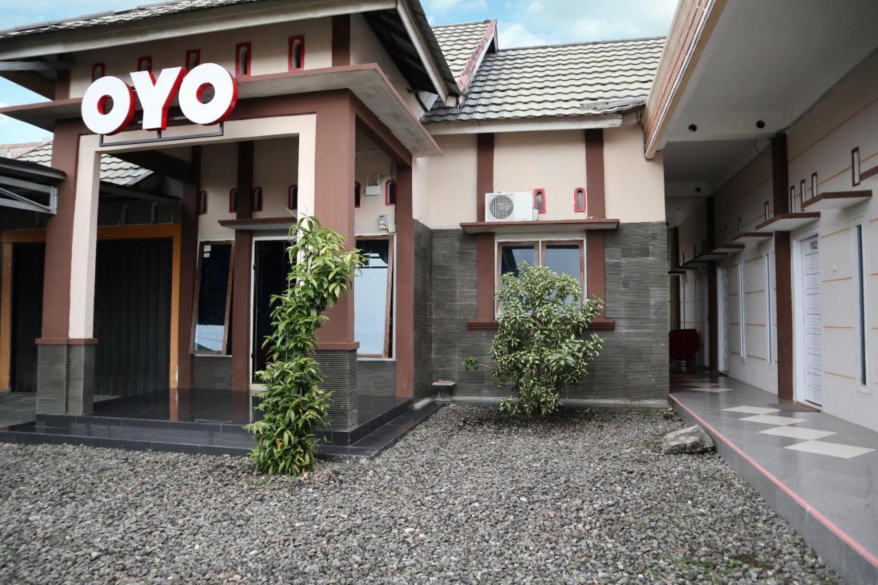 Oyo 2202 Delima Guest House Syariah Padang  Esterno foto