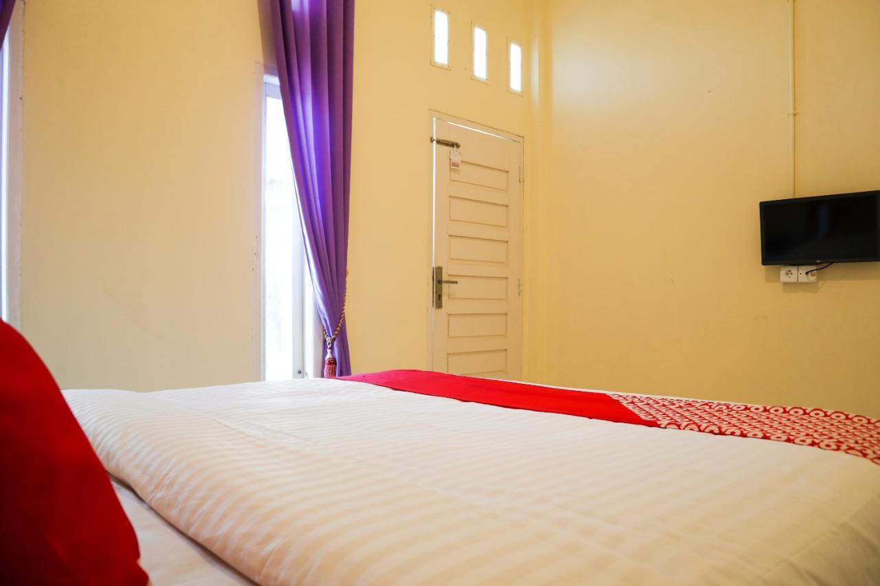 Oyo 2202 Delima Guest House Syariah Padang  Esterno foto