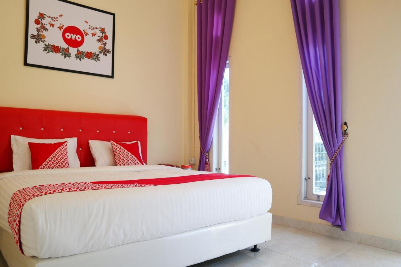 Oyo 2202 Delima Guest House Syariah Padang  Esterno foto