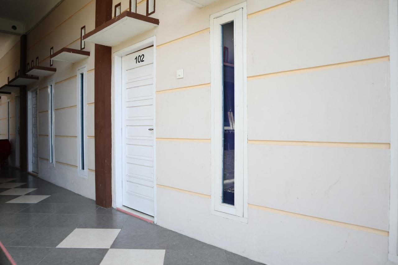 Oyo 2202 Delima Guest House Syariah Padang  Esterno foto